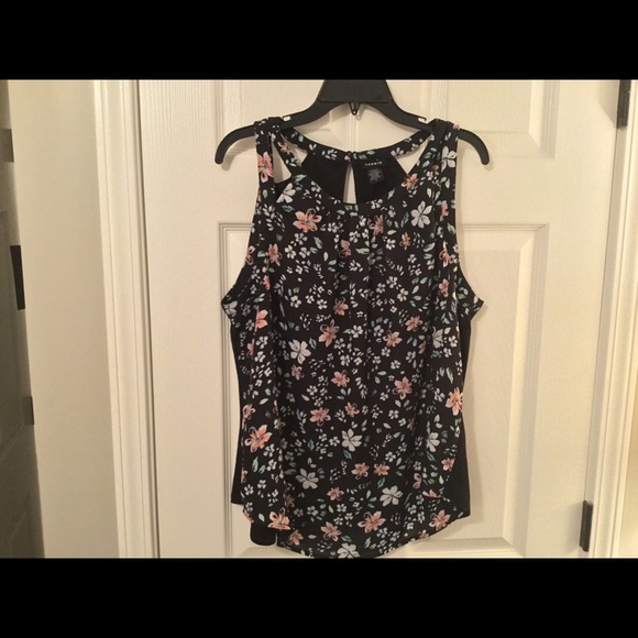 Torrid two texture tank size 1 - Picture 2 of 3